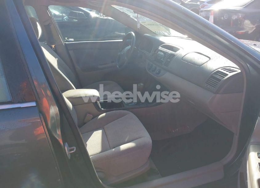 Photo 5 of 2003 Toyota Camry LE/XLE/SE (VIN 4T1BE32KX3U689421)