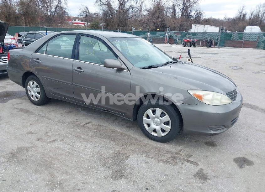 2003 Toyota Camry LE (VIN 4T1BE32KX3U691699) main photo