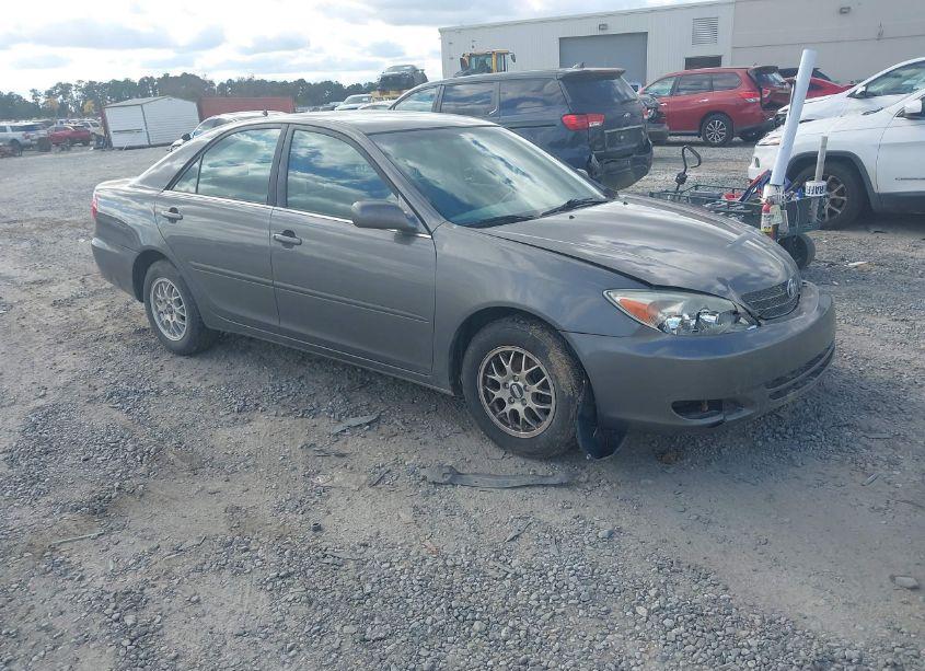 2003 Toyota Camry LE (VIN 4T1BE32KX3U707934) main photo