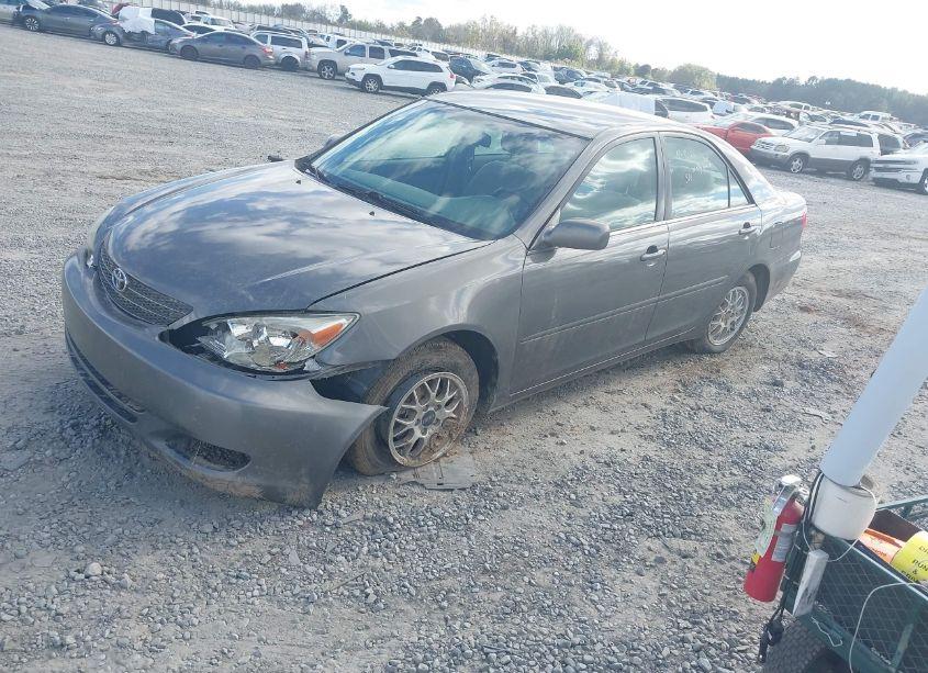 Photo 2 of 2003 Toyota Camry LE (VIN 4T1BE32KX3U707934)