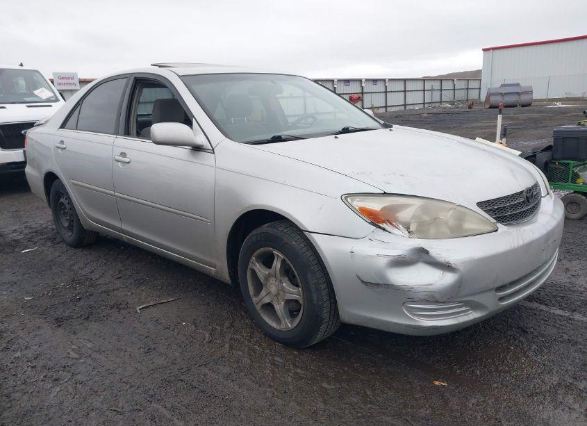 2003 Toyota Camry LE (VIN 4T1BE32KX3U730436) main photo