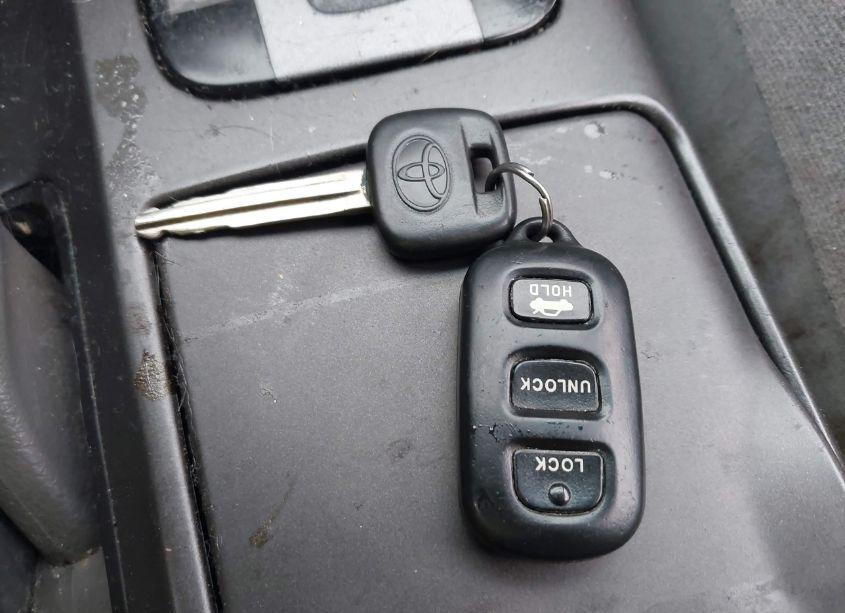 Photo 11 of 2003 Toyota Camry LE (VIN 4T1BE32KX3U730436)