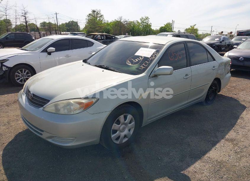 Photo 2 of 2003 Toyota Camry LE (VIN 4T1BE32KX3U746670)