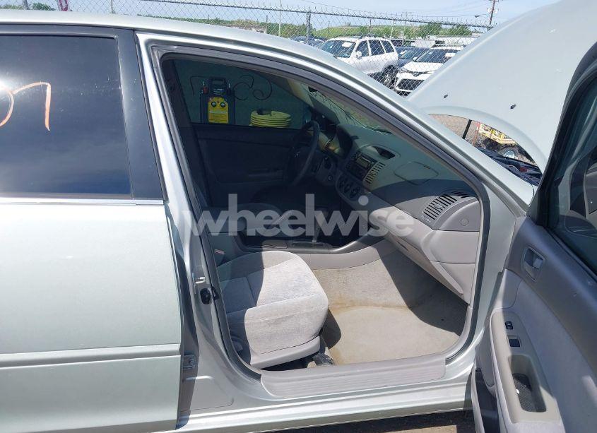 Photo 5 of 2003 Toyota Camry LE (VIN 4T1BE32KX3U746670)