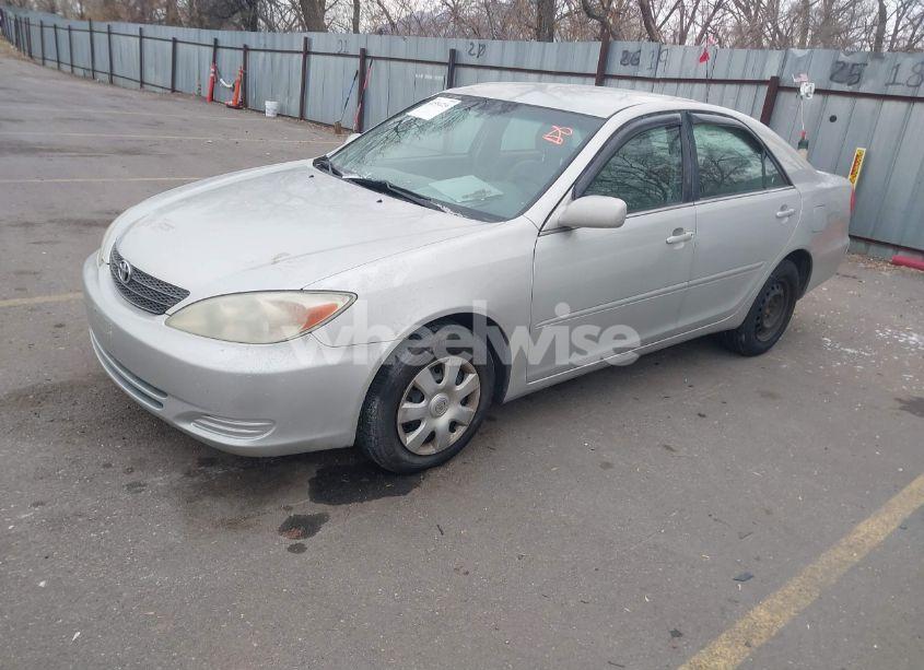 Photo 2 of 2003 Toyota Camry LE (VIN 4T1BE32KX3U774470)