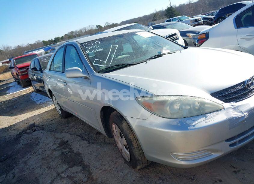 2003 Toyota Camry LE (VIN 4T1BE32KX3U775327) main photo