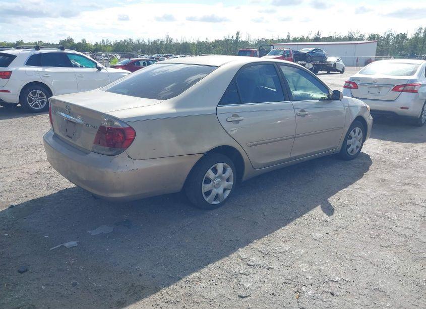 Photo 4 of 2004 Toyota Camry LE (VIN 4T1BE32KX4U290011)