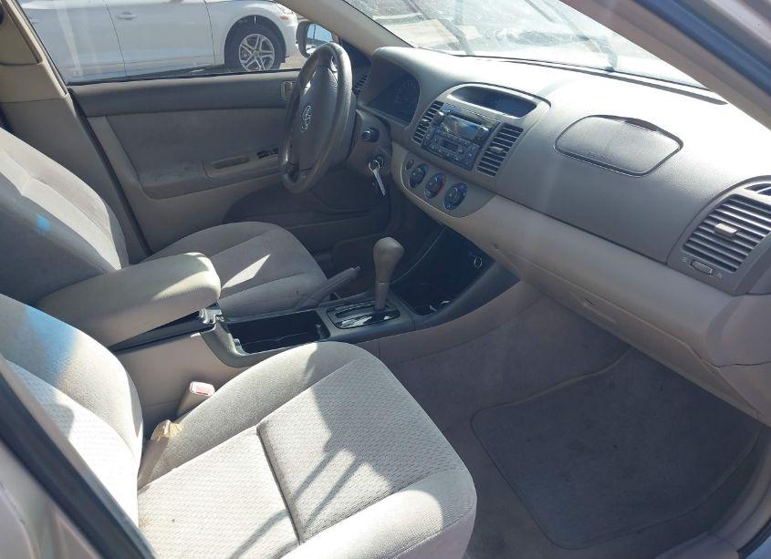 Photo 5 of 2004 Toyota Camry LE (VIN 4T1BE32KX4U290011)