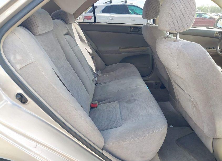 Photo 8 of 2004 Toyota Camry LE (VIN 4T1BE32KX4U290011)