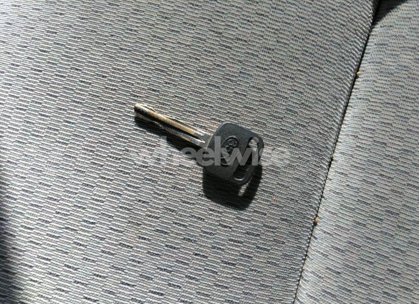 Photo 11 of 2004 Toyota Camry LE/XLE/SE (VIN 4T1BE32KX4U301962)