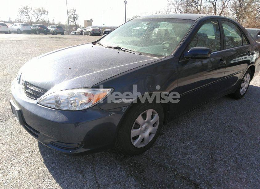 Photo 2 of 2004 Toyota Camry LE/XLE/SE (VIN 4T1BE32KX4U301962)