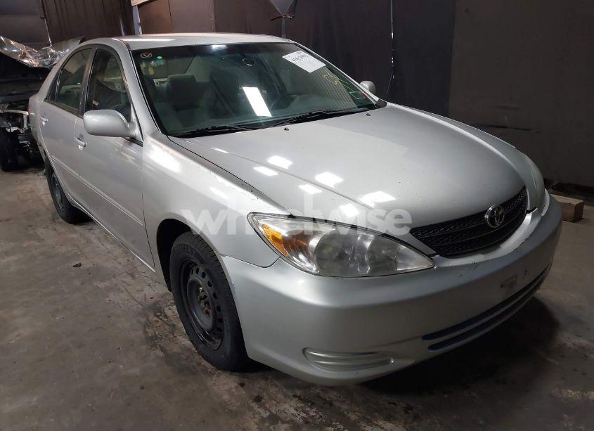 2004 Toyota Camry LE (VIN 4T1BE32KX4U302531) main photo