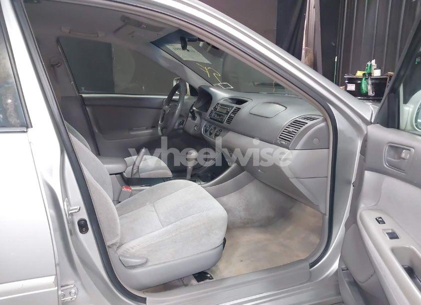 Photo 5 of 2004 Toyota Camry LE (VIN 4T1BE32KX4U302531)