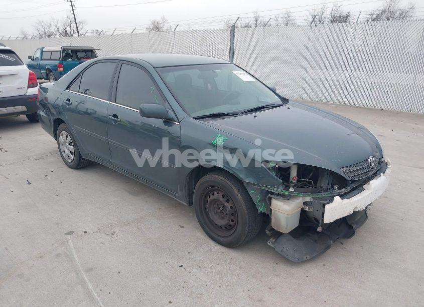 2004 Toyota Camry LE (VIN 4T1BE32KX4U306725) main photo