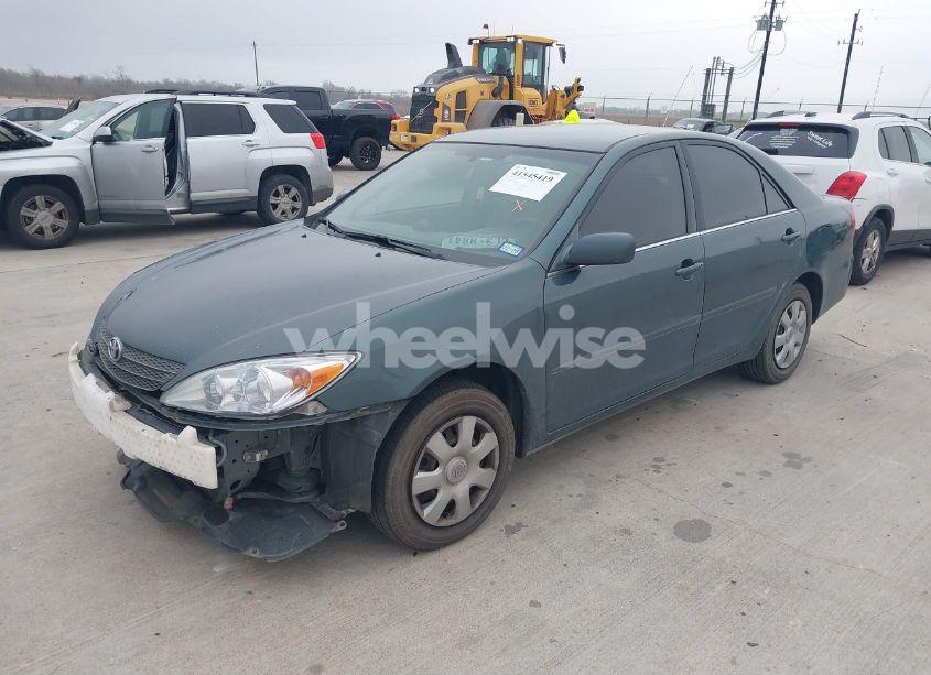 Photo 2 of 2004 Toyota Camry LE (VIN 4T1BE32KX4U306725)