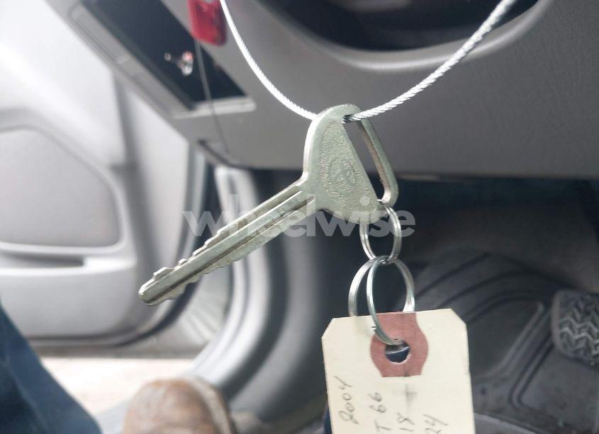 Photo 11 of 2004 Toyota Camry LE (VIN 4T1BE32KX4U309818)