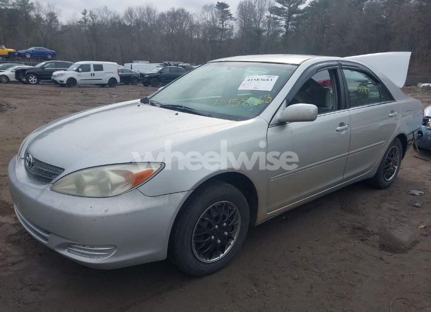 Photo 2 of 2004 Toyota Camry LE (VIN 4T1BE32KX4U309818)