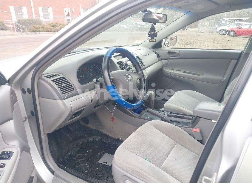 Photo 5 of 2004 Toyota Camry LE (VIN 4T1BE32KX4U309818)