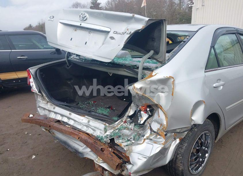 Photo 6 of 2004 Toyota Camry LE (VIN 4T1BE32KX4U309818)