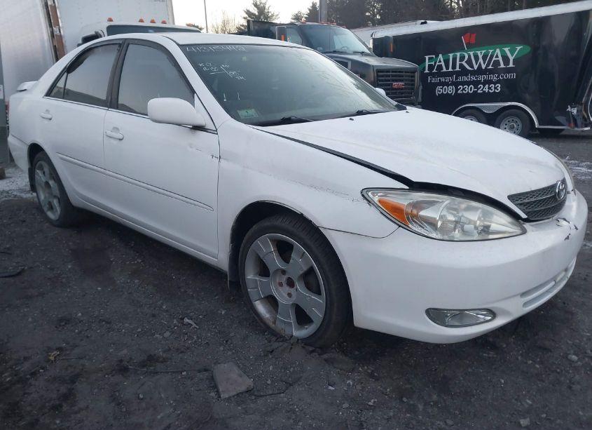 2004 Toyota Camry LE (VIN 4T1BE32KX4U313089) main photo