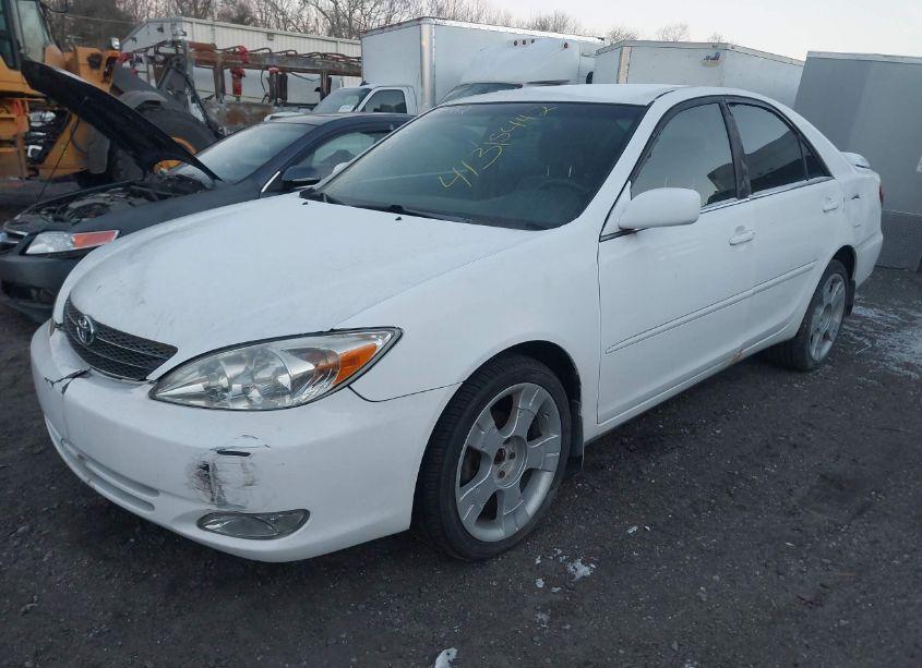 Photo 2 of 2004 Toyota Camry LE (VIN 4T1BE32KX4U313089)