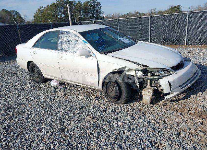 2004 Toyota Camry LE (VIN 4T1BE32KX4U328384) main photo