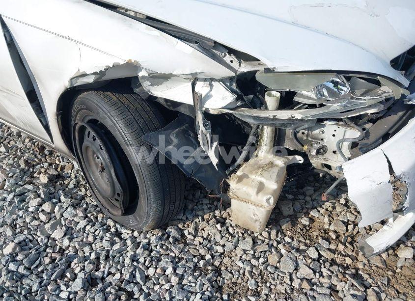 Photo 13 of 2004 Toyota Camry LE (VIN 4T1BE32KX4U328384)