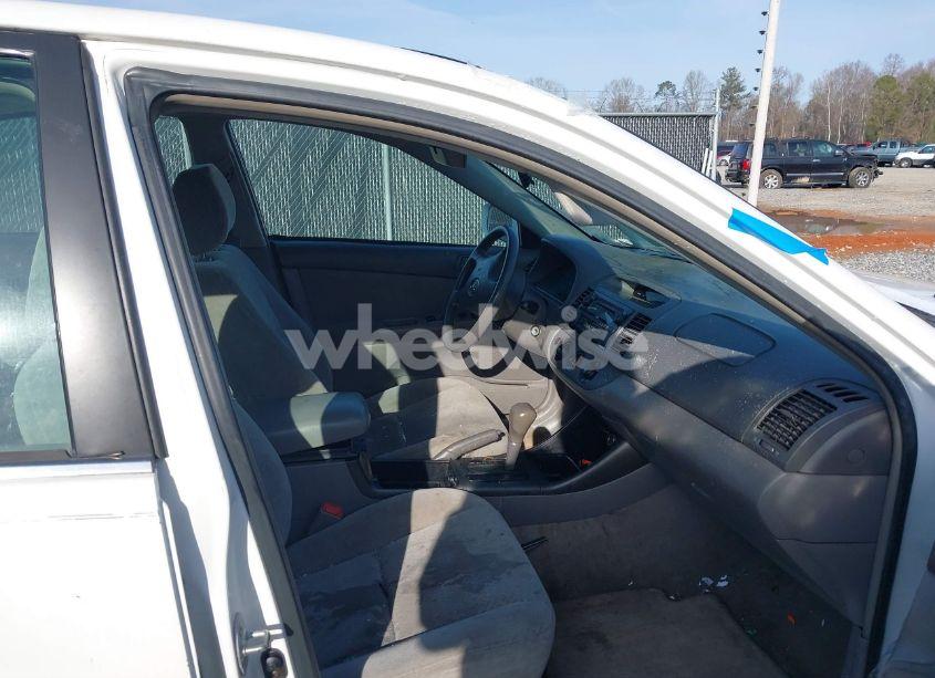 Photo 5 of 2004 Toyota Camry LE (VIN 4T1BE32KX4U328384)