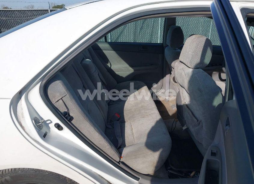 Photo 8 of 2004 Toyota Camry LE (VIN 4T1BE32KX4U328384)