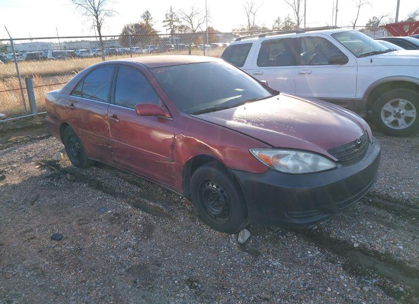 2004 Toyota Camry LE (VIN 4T1BE32KX4U331964) main photo