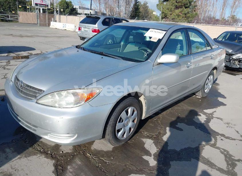 Photo 2 of 2004 Toyota Camry LE (VIN 4T1BE32KX4U335447)