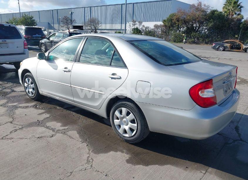 Photo 3 of 2004 Toyota Camry LE (VIN 4T1BE32KX4U335447)