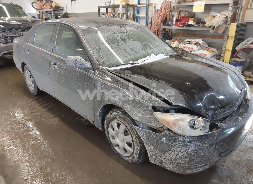 2004 Toyota Camry LE (VIN 4T1BE32KX4U337912) main photo