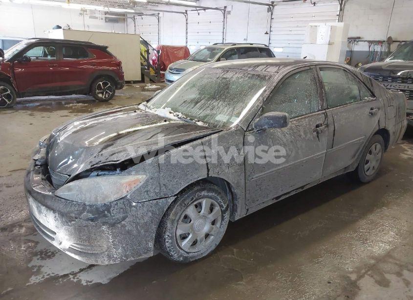 Photo 2 of 2004 Toyota Camry LE (VIN 4T1BE32KX4U337912)