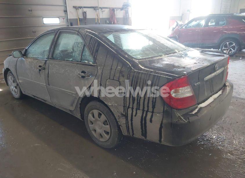 Photo 3 of 2004 Toyota Camry LE (VIN 4T1BE32KX4U337912)