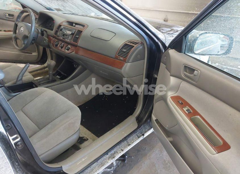 Photo 5 of 2004 Toyota Camry LE (VIN 4T1BE32KX4U337912)