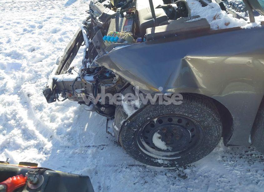 Photo 6 of 2004 Toyota Camry LE (VIN 4T1BE32KX4U797569)