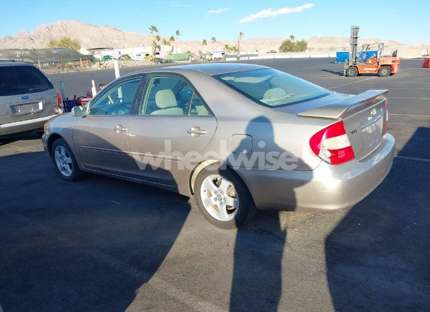 Photo 3 of 2004 Toyota Camry LE/SE/STD/XLE (VIN 4T1BE32KX4U811132)