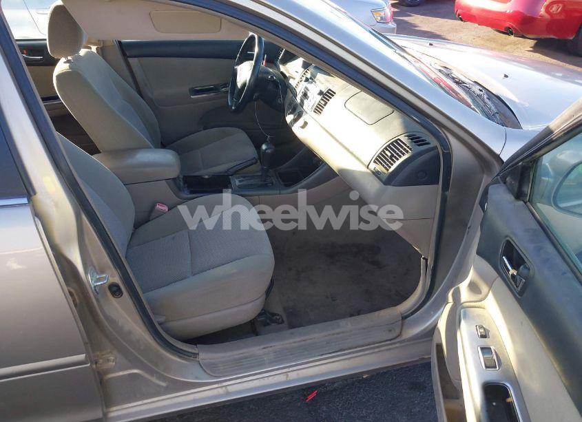 Photo 5 of 2004 Toyota Camry LE/SE/STD/XLE (VIN 4T1BE32KX4U811132)