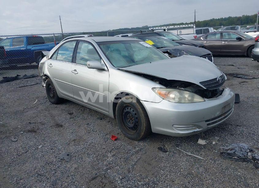 2004 Toyota Camry LE (VIN 4T1BE32KX4U815584) main photo