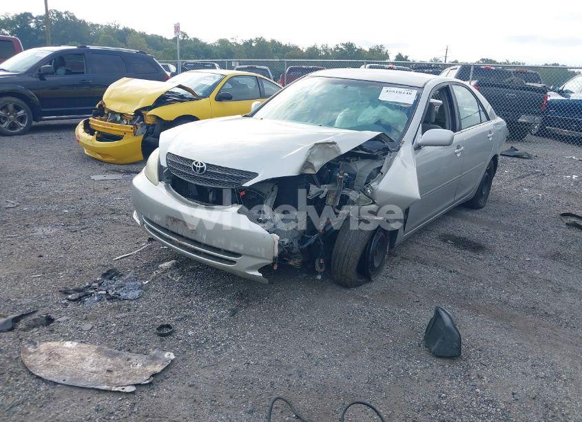 Photo 2 of 2004 Toyota Camry LE (VIN 4T1BE32KX4U815584)