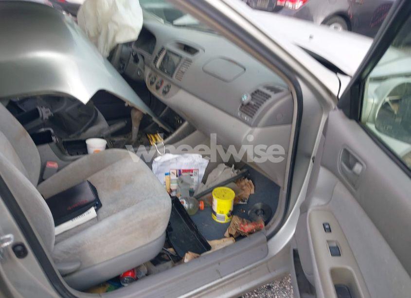 Photo 5 of 2004 Toyota Camry LE (VIN 4T1BE32KX4U815584)