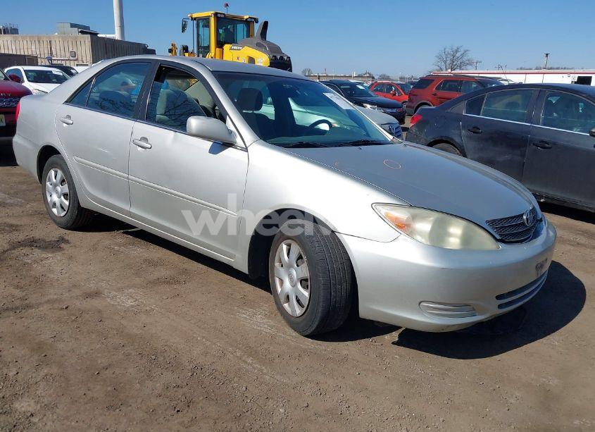 2004 Toyota Camry LE (VIN 4T1BE32KX4U822227) main photo
