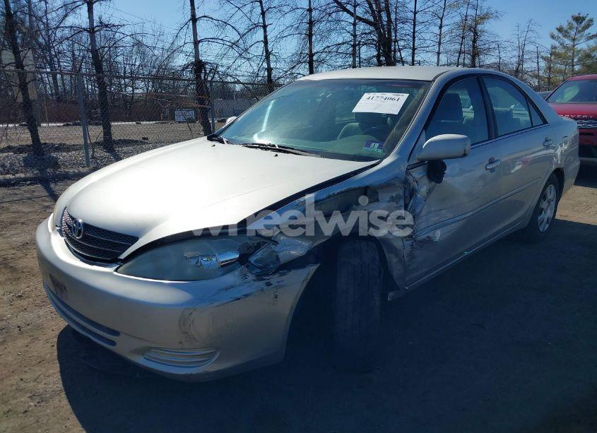 Photo 2 of 2004 Toyota Camry LE (VIN 4T1BE32KX4U822227)