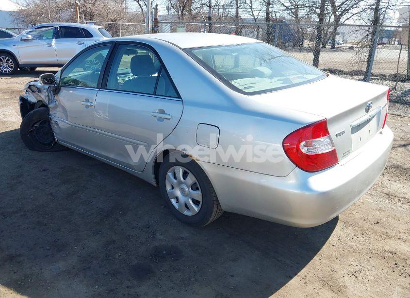 Photo 3 of 2004 Toyota Camry LE (VIN 4T1BE32KX4U822227)