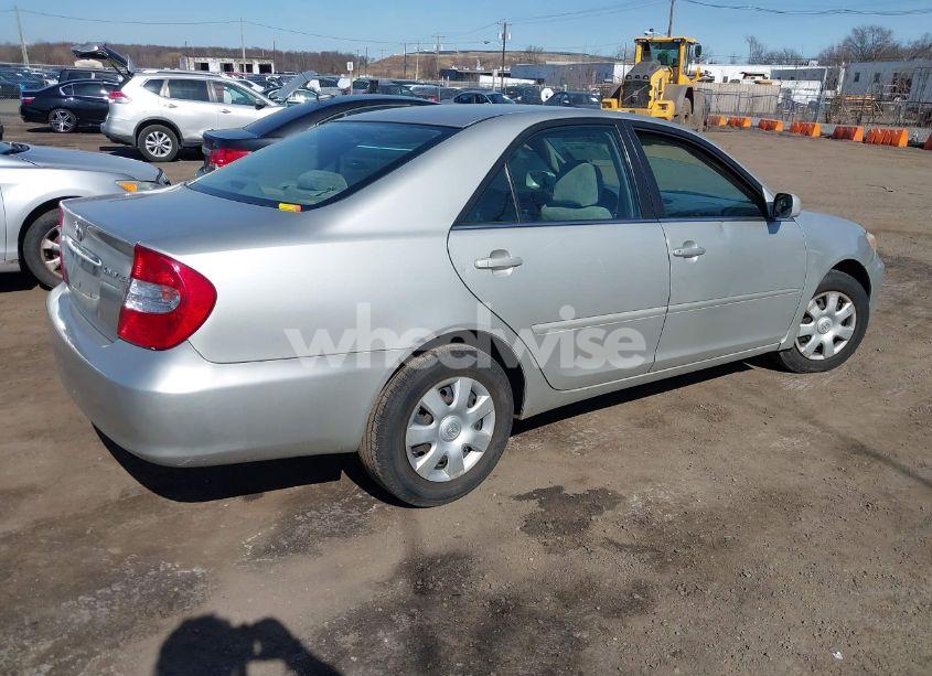 Photo 4 of 2004 Toyota Camry LE (VIN 4T1BE32KX4U822227)