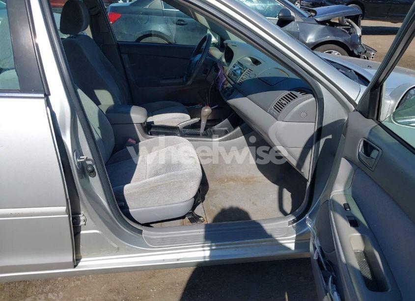 Photo 5 of 2004 Toyota Camry LE (VIN 4T1BE32KX4U822227)