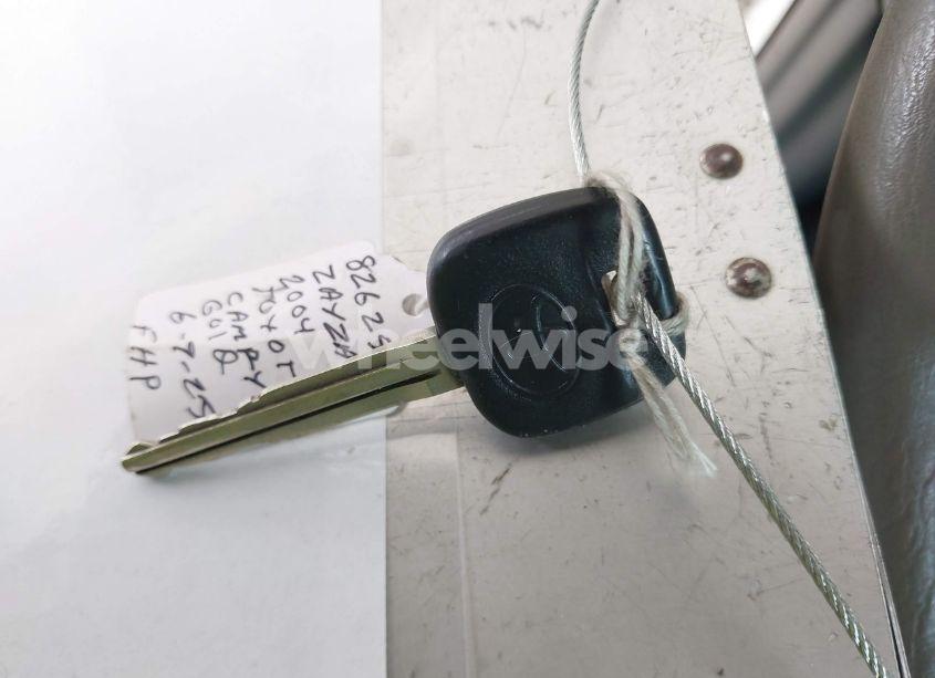 Photo 11 of 2004 Toyota Camry LE (VIN 4T1BE32KX4U826259)