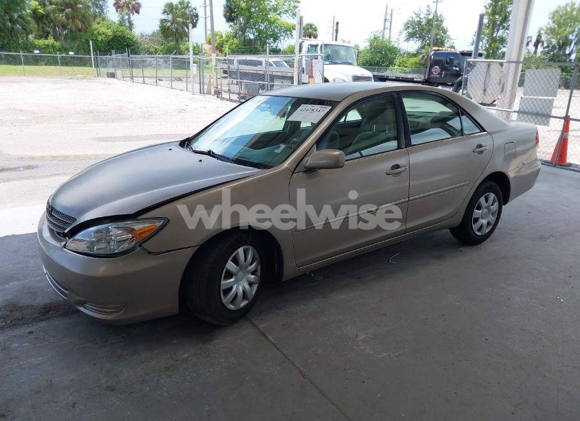 Photo 2 of 2004 Toyota Camry LE (VIN 4T1BE32KX4U826259)