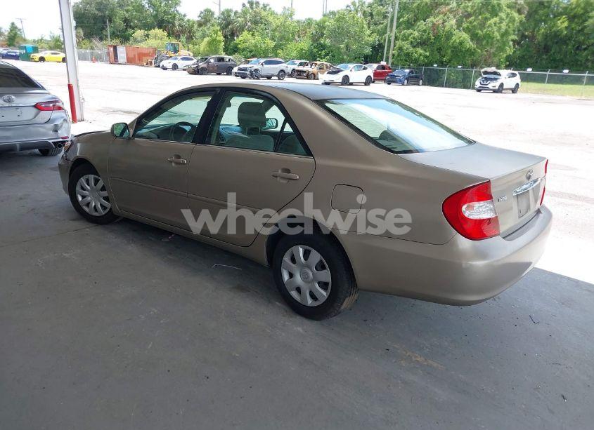 Photo 3 of 2004 Toyota Camry LE (VIN 4T1BE32KX4U826259)